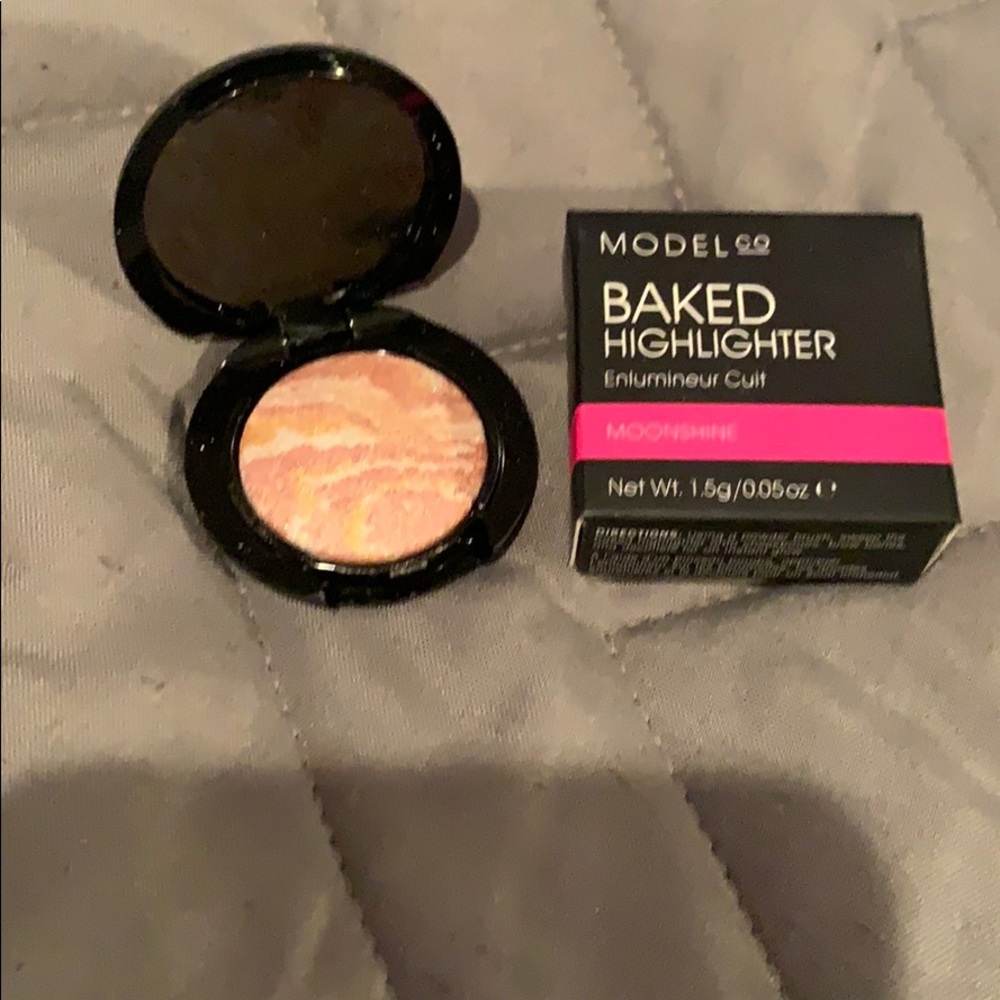 COPY - Model Co Baked Highlighter